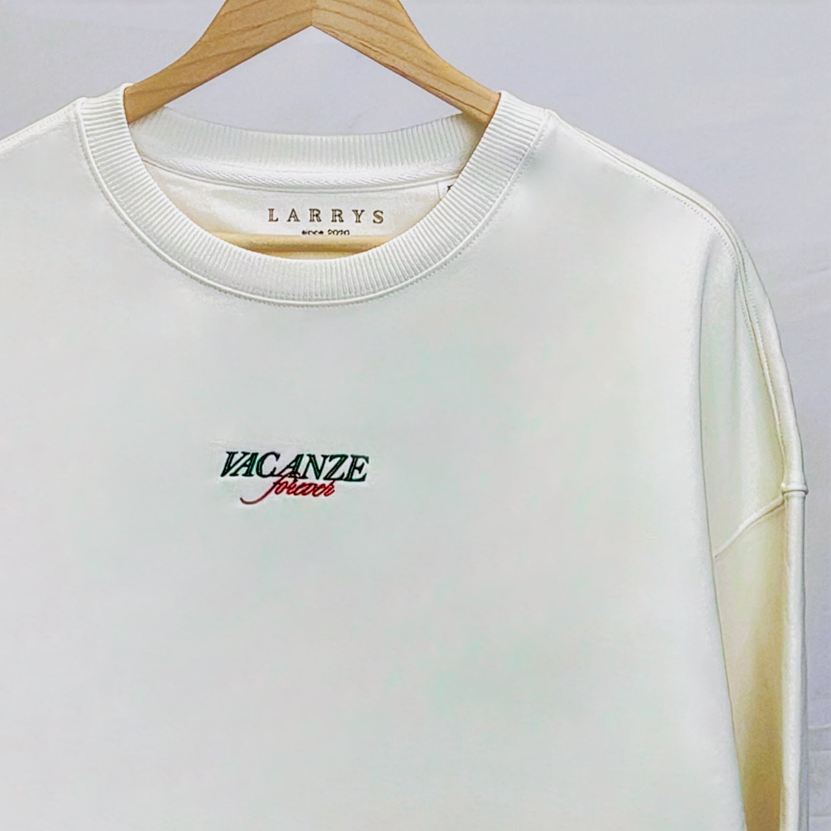 Larrys - vacanze forever boxy sweater - cream - Larrys Fashion